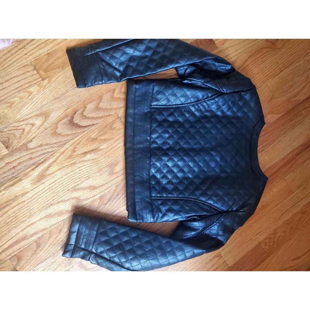 Black Quilted Faux Vegan Leather Cropped Jacket Zipper Closure By Venus Size 6 - Picture 7 of 9